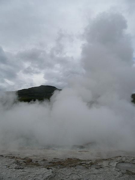 P1040014- Sequence eruptive du geyser Strokkur3.JPG - Séquence éruptive du geyser Strokkur_3